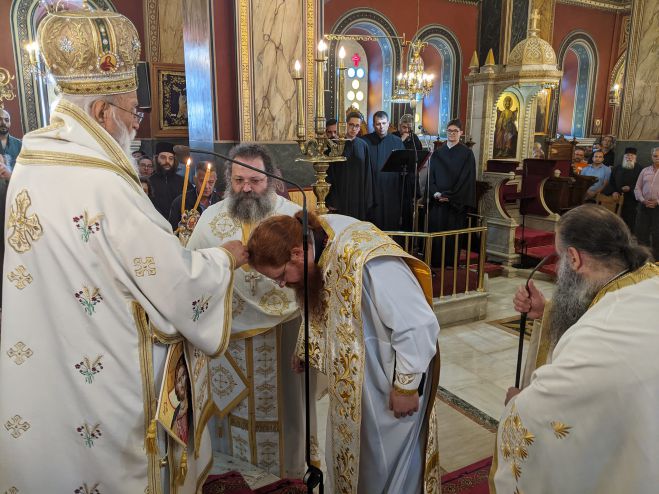 &Tau;&rho;ί&pi;&omicron;&lambda;&eta; | 40&eta;&mu;&epsilon;&rho;&omicron; &mu;&nu;&eta;&mu;ό&sigma;&upsilon;&nu;&omicron; &Mu;&eta;&tau;&rho;&omicron;&pi;&omicron;&lambda;ί&tau;&eta; &Alpha;&mu;&beta;&rho;&omicron;&sigma;ί&omicron;&upsilon; &kappa;&alpha;&iota; &chi;&epsilon;&iota;&rho;&omicron;&tau;&omicron;&nu;ί&alpha; &Kappa;&upsilon;&rho;ί&lambda;&lambda;&omicron;&upsilon; &Mu;&alpha;&rho;&kappa;&alpha;&nu;&tau;&omega;&nu;ά&kappa;&eta; (&epsilon;&iota;&kappa;ό&nu;&epsilon;&sigmaf;)