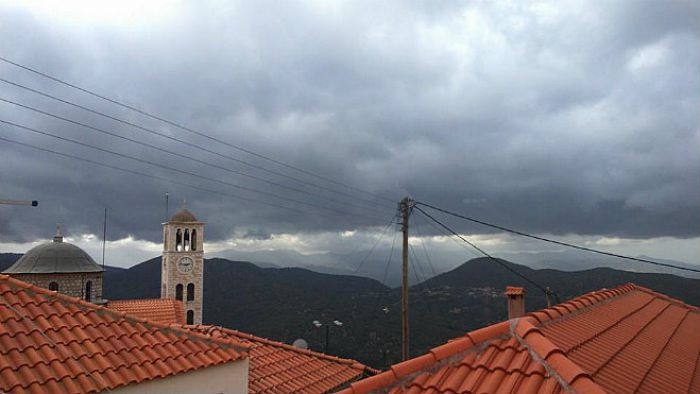 Χαλάζι και μπλακ άουτ στο χωριό Σέρβου Γορτυνίας! (vd)