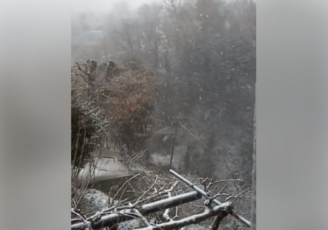 Λευκά από το χιόνι τα Βούρβουρα! (vd)