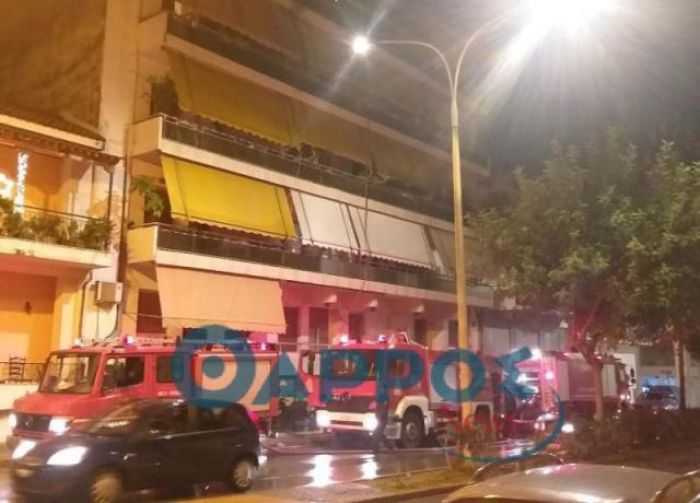 &Pi;&alpha;&nu;&iota;&kappa;ό&sigmaf; &sigma;&tau;&eta;&nu; &Kappa;&alpha;&lambda;&alpha;&mu;ά&tau;&alpha; | &Alpha;&lambda;&lambda;&omicron;&delta;&alpha;&pi;ό&sigmaf; έ&lambda;&omicron;&upsilon;&sigma;&epsilon; &mu;&epsilon; &beta;&epsilon;&nu;&zeta;ί&nu;&eta; &tau;&eta; &gamma;&upsilon;&nu;&alpha;ί&kappa;&alpha; &tau;&omicron;&upsilon; &kappa;&alpha;&iota; &epsilon;&pi;&iota;&chi;&epsilon;ί&rho;&eta;&sigma;&epsilon; &nu;&alpha; &tau;&eta;&nu; &kappa;ά&psi;&epsilon;&iota; &zeta;&omega;&nu;&tau;&alpha;&nu;ή