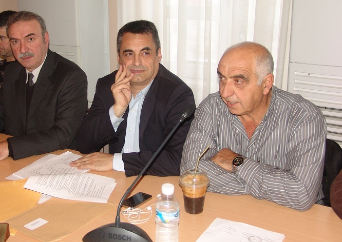 &laquo;&Epsilon;&delta;ώ &omicron; &kappa;ό&sigma;&mu;&omicron;&sigmaf; &kappa;&alpha;ί&gamma;&epsilon;&tau;&alpha;&iota; &kappa;&alpha;&iota; &eta; &gamma;&rho;&iota;ά &chi;&tau;&epsilon;&nu;ί&zeta;&epsilon;&tau;&alpha;&iota;&raquo; &lambda;έ&epsilon;&iota; &eta; &pi;&alpha;&rho;ά&tau;&alpha;&xi;&eta; &Delta;&epsilon;&lambda;&phi;ά&kappa;&eta; &gamma;&iota;&alpha; &tau;&eta; &nu;&omicron;&mu;&iota;&kappa;ή έ&rho;&epsilon;&upsilon;&nu;&alpha; &sigma;&chi;&epsilon;&tau;&iota;&kappa;ά &mu;&epsilon; &tau;&alpha; &sigma;&kappa;&omicron;&upsilon;&pi;ί&delta;&iota;&alpha;!