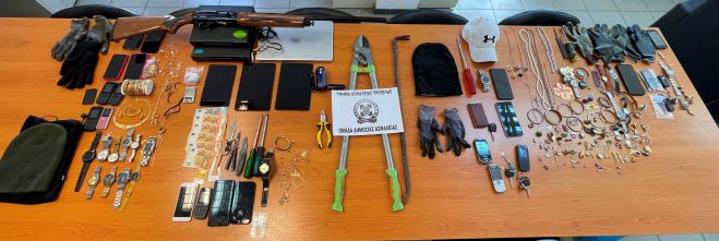 &Epsilon;&gamma;&kappa;&lambda;&eta;&mu;&alpha;&tau;&iota;&kappa;ή &omicron;&rho;&gamma;ά&nu;&omega;&sigma;&eta; &epsilon;ί&chi;&epsilon; &delta;&iota;&alpha;&rho;&pi;ά&xi;&epsilon;&iota; 42 (!) &kappa;&lambda;&omicron;&pi;έ&sigmaf; &sigma;&epsilon; &sigma;&pi;ί&tau;&iota;&alpha; &tau;&eta;&sigmaf; &Tau;&rho;ί&pi;&omicron;&lambda;&eta;&sigmaf; - &Epsilon;ί&chi;&alpha;&nu; &kappa;&lambda;έ&psi;&epsilon;&iota; &alpha;&nu;&tau;&iota;&kappa;&epsilon;ί&mu;&epsilon;&nu;&alpha; &alpha;&xi;ί&alpha;&sigmaf; 560.000 &euro;