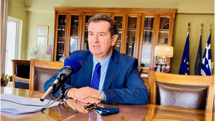 &Mu;&alpha;&lambda;&tau;έ&zeta;&omicron;&sigmaf;: "&Kappa;ύ&rho;&iota;&epsilon; &Tau;&alpha;&tau;&omicron;ύ&lambda;&eta;, &delta;&epsilon;&nu; &mu;&pi;&omicron;&rho;&epsilon;ί&tau;&epsilon; &epsilon;&sigma;&epsilon;ί&sigmaf; &nu;&alpha; &mu;&iota;&lambda;ά&tau;&epsilon; &gamma;&iota;&alpha; &theta;έ&mu;&alpha;&tau;&alpha; &pi;&omicron;&lambda;&iota;&tau;&iota;&kappa;ή&sigmaf; &eta;&theta;&iota;&kappa;ή&sigmaf;"