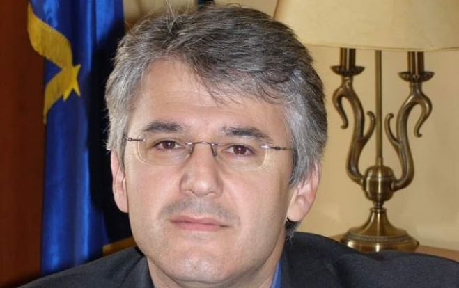 Έ&phi;&upsilon;&gamma;&epsilon; &alpha;&pi;ό &tau;&eta; &zeta;&omega;ή &omicron; &pi;&rho;ώ&eta;&nu; &Delta;ή&mu;&alpha;&rho;&chi;&omicron;&sigmaf; &Alpha;&sigma;&kappa;&lambda;&eta;&pi;&iota;&epsilon;ί&omicron;&upsilon; &Chi;&rho;ή&sigma;&tau;&omicron;&sigmaf; &Tau;&sigma;&alpha;&kappa;&alpha;&lambda;&iota;ά&rho;&eta;&sigmaf;