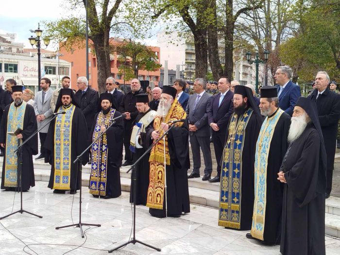 &Eta; &Delta;&iota;&pi;&lambda;ή &Epsilon;&omicron;&rho;&tau;ή &sigma;&tau;&eta;&nu; &iota;&sigma;&tau;&omicron;&rho;&iota;&kappa;ή &Tau;&rho;&iota;&pi;&omicron;&lambda;&iota;&tau;&sigma;ά (&epsilon;&iota;&kappa;ό&nu;&epsilon;&sigmaf;)
