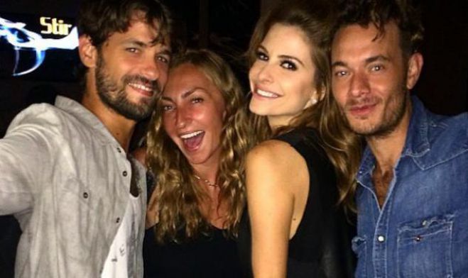 &Eta; Maria Menounos &alpha;&pi;ό &tau;&eta;&nu; &Alpha;&rho;&kappa;&alpha;&delta;ί&alpha; &tau;&omicron; έ&rho;&iota;&xi;&epsilon; έ&xi;&omega; &alpha;&lambda;ά &Epsilon;&lambda;&lambda;&eta;&nu;&iota;&kappa;ά &mu;&epsilon; &delta;&iota;ά&sigma;&eta;&mu;&omicron;&upsilon;&sigmaf; &phi;ί&lambda;&omicron;&upsilon;&sigmaf; &tau;&eta;&sigmaf;!