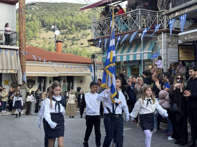 Η παρέλαση για την "28η Οκτωβρίου" στη Δημητσάνα (εικόνες)