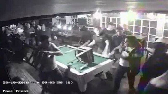 &Alpha;&pi;ί&sigma;&tau;&epsilon;&upsilon;&tau;&omicron; &xi;ύ&lambda;&omicron; &gamma;&iota;&alpha; &mu;ί&alpha; &pi;&alpha;&rho;&tau;ί&delta;&alpha; &mu;&pi;&iota;&lambda;&iota;ά&rho;&delta;&omicron;&upsilon; (vd)