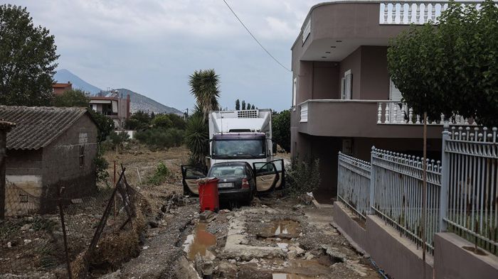 Τραγωδία | Νεκρό βρέφος 8 μηνών από την κακοκαιρία στην Εύβοια - Τα νερά παρέσυραν την κούνια και το μωρό βρέθηκε μέσα στις λάσπες