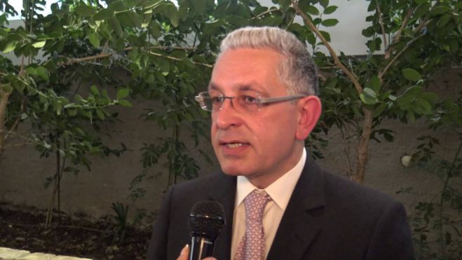 &Alpha;&nu;&tau;&iota;&pi;&epsilon;&rho;&iota;&phi;&epsilon;&rho;&epsilon;&iota;ά&rho;&chi;&eta;&sigmaf; &Lambda;&alpha;&mu;&pi;&rho;ό&pi;&omicron;&upsilon;&lambda;&omicron;&sigmaf;: "&Delta;&epsilon;&nu; &upsilon;&pi;ά&rho;&chi;&epsilon;&iota; &kappa;&alpha;&mu;ί&alpha; &epsilon;&nu;&eta;&mu;έ&rho;&omega;&sigma;&eta; &gamma;&iota;&alpha; &pi;&rho;ό&sigma;&phi;&upsilon;&gamma;&epsilon;&sigmaf; &sigma;&tau;&omicron; &sigma;&tau;&rho;&alpha;&tau;ό&pi;&epsilon;&delta;&omicron; &tau;&eta;&sigmaf; &Tau;&rho;ί&pi;&omicron;&lambda;&eta;&sigmaf;"