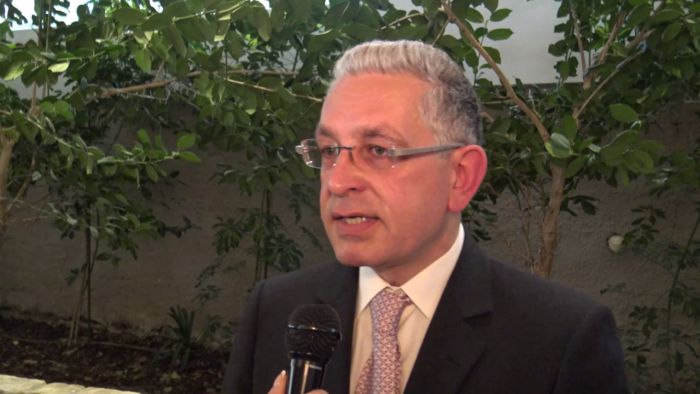 &Alpha;&nu;&tau;&iota;&pi;&epsilon;&rho;&iota;&phi;&epsilon;&rho;&epsilon;&iota;ά&rho;&chi;&eta;&sigmaf; &Lambda;&alpha;&mu;&pi;&rho;ό&pi;&omicron;&upsilon;&lambda;&omicron;&sigmaf;: "&Delta;&epsilon;&nu; &upsilon;&pi;ά&rho;&chi;&epsilon;&iota; &kappa;&alpha;&mu;ί&alpha; &epsilon;&nu;&eta;&mu;έ&rho;&omega;&sigma;&eta; &gamma;&iota;&alpha; &pi;&rho;ό&sigma;&phi;&upsilon;&gamma;&epsilon;&sigmaf; &sigma;&tau;&omicron; &sigma;&tau;&rho;&alpha;&tau;ό&pi;&epsilon;&delta;&omicron; &tau;&eta;&sigmaf; &Tau;&rho;ί&pi;&omicron;&lambda;&eta;&sigmaf;"
