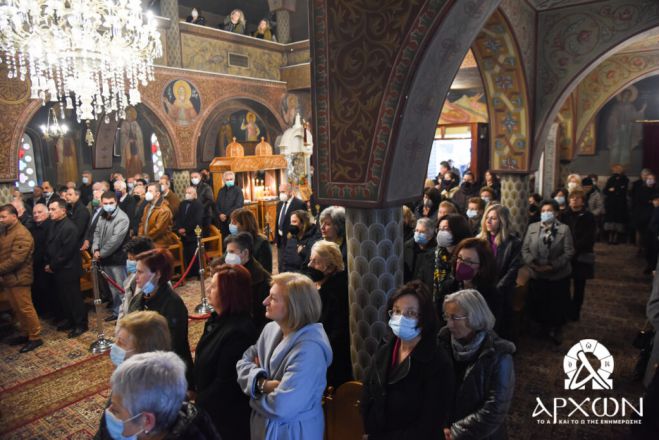 &Lambda;&alpha;&mu;&pi;&rho;ό&sigmaf; &omicron; &epsilon;&omicron;&rho;&tau;&alpha;&sigma;&mu;ό&sigmaf; &tau;&eta;&sigmaf; &Alpha;&gamma;ί&alpha;&sigmaf; &Beta;&alpha;&rho;&beta;ά&rho;&alpha;&sigmaf; &sigma;&tau;&eta;&nu; &Tau;&rho;ί&pi;&omicron;&lambda;&eta; (&epsilon;&iota;&kappa;ό&nu;&epsilon;&sigmaf;)