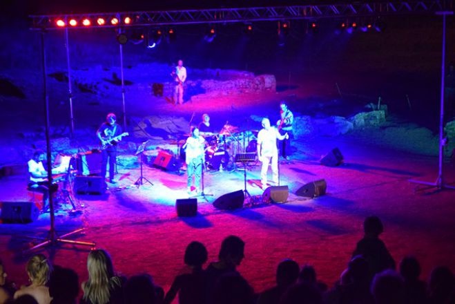 O &Delta;&iota;&omicron;&nu;ύ&sigma;&eta;&sigmaf; &Tau;&sigma;&alpha;&kappa;&nu;ή&sigmaf; "&sigma;&upsilon;&nu;&omicron;&mu;ί&lambda;&eta;&sigma;&epsilon;" &mu;&epsilon; &tau;&omicron; &phi;&epsilon;&gamma;&gamma;ά&rho;&iota; &sigma;&tau;&omicron; &Alpha;&rho;&chi;&alpha;ί&omicron; &Theta;έ&alpha;&tau;&rho;&omicron; &tau;&eta;&sigmaf; &Mu;&alpha;&nu;&tau;&iota;&nu;&epsilon;ί&alpha;&sigmaf;!