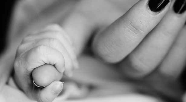 &Sigma;&upsilon;&gamma;&kappa;&lambda;&omicron;&nu;&iota;&sigma;&tau;&iota;&kappa;ή &iota;&sigma;&tau;&omicron;&rho;ί&alpha; &gamma;&iota;&alpha; &mu;ί&alpha; &mu;&eta;&tau;έ&rho;&alpha; &alpha;&pi;ό &tau;&eta;&nu; &Tau;&rho;ί&pi;&omicron;&lambda;&eta; &pi;&omicron;&upsilon; &psi;ά&chi;&nu;&epsilon;&iota; &nu;&alpha; &beta;&rho;&epsilon;&iota; &tau;&omicron; &kappa;&omicron;&rho;&iota;&tau;&sigma;ά&kappa;&iota; &tau;&eta;&sigmaf; &alpha;&pi;ό &tau;&omicron; 1980!