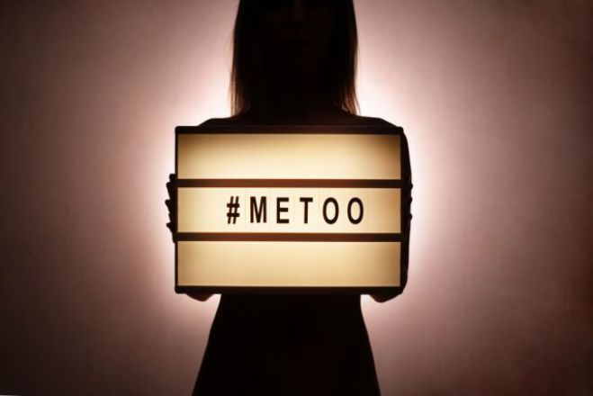 &Omicron; &Xi;&epsilon;&nu;ώ&nu;&alpha;&sigmaf; &Phi;&iota;&lambda;&omicron;&xi;&epsilon;&nu;ί&alpha;&sigmaf; &Gamma;&upsilon;&nu;&alpha;&iota;&kappa;ώ&nu; &Theta;&upsilon;&mu;ά&tau;&omega;&nu; &Beta;ί&alpha;&sigmaf; &tau;&omicron;&upsilon; &Delta;ή&mu;&omicron;&upsilon; &Tau;&rho;ί&pi;&omicron;&lambda;&eta;&sigmaf; &sigma;&tau;&eta;&rho;ί&zeta;&epsilon;&iota; &tau;&omicron; &laquo;&epsilon;&lambda;&lambda;&eta;&nu;&iota;&kappa;ό #metoo&raquo;