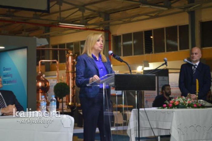 &Phi;ώ&phi;&eta; &Gamma;&epsilon;&nu;&nu;&eta;&mu;&alpha;&tau;ά &alpha;&pi;ό &tau;&eta;&nu; &Tau;&rho;ί&pi;&omicron;&lambda;&eta;: "&Omicron;&iota; &pi;&omicron;&lambda;&iota;&tau;&iota;&kappa;έ&sigmaf; &tau;&eta;&sigmaf; &Kappa;&upsilon;&beta;έ&rho;&nu;&eta;&sigma;&eta;&sigmaf; &alpha;&pi;&omicron;&tau;&epsilon;&lambda;&omicron;ύ&nu; &tau;&omicron;&nu; &ldquo;&kappa;ό&phi;&tau;&eta;&rdquo; &tau;&eta;&sigmaf; &Alpha;&nu;ά&pi;&tau;&upsilon;&xi;&eta;&sigmaf;" (vd)