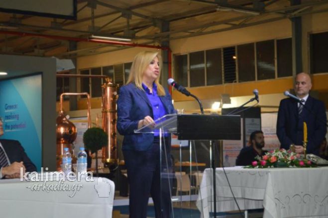 &Phi;ώ&phi;&eta; &Gamma;&epsilon;&nu;&nu;&eta;&mu;&alpha;&tau;ά &alpha;&pi;ό &tau;&eta;&nu; &Tau;&rho;ί&pi;&omicron;&lambda;&eta;: "&Omicron;&iota; &pi;&omicron;&lambda;&iota;&tau;&iota;&kappa;έ&sigmaf; &tau;&eta;&sigmaf; &Kappa;&upsilon;&beta;έ&rho;&nu;&eta;&sigma;&eta;&sigmaf; &alpha;&pi;&omicron;&tau;&epsilon;&lambda;&omicron;ύ&nu; &tau;&omicron;&nu; &ldquo;&kappa;ό&phi;&tau;&eta;&rdquo; &tau;&eta;&sigmaf; &Alpha;&nu;ά&pi;&tau;&upsilon;&xi;&eta;&sigmaf;" (vd)