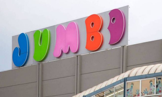 Η Jumbo διαψεύδει κατηγορηματικά ότι κόβει το 1⁄4 του μηνιαίου μισθού των εργαζομένων της