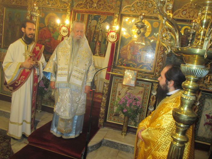 &Tau;&iota;&mu;ή&theta;&eta;&kappa;&epsilon; &eta; 52&eta; &Epsilon;&pi;έ&tau;&epsilon;&iota;&omicron;&sigmaf; &Chi;&epsilon;&iota;&rho;&omicron;&tau;&omicron;&nu;ί&alpha;&sigmaf; &tau;&omicron;&upsilon; &Mu;&eta;&tau;&rho;&omicron;&pi;&omicron;&lambda;ί&tau;&eta; &Kappa;&alpha;&rho;&upsilon;&sigma;&tau;ί&alpha;&sigmaf; &Sigma;&epsilon;&rho;&alpha;&phi;&epsilon;ί&mu; (&alpha;&pi;ό &tau;&omicron;&nu; &Kappa;&omicron;&sigma;&mu;ά &Kappa;&upsilon;&nu;&omicron;&upsilon;&rho;ί&alpha;&sigmaf;)