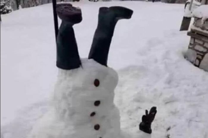 Ο ... ανάποδος χιονάνθρωπος στη Φαλαισία Αρκαδίας!