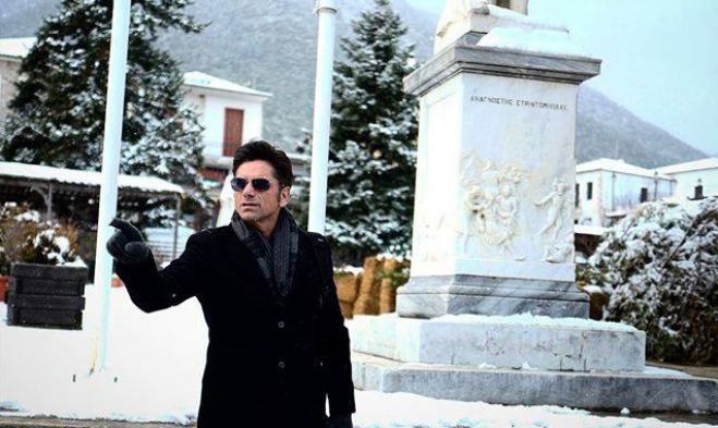 &Omicron; &delta;&iota;ά&sigma;&eta;&mu;&omicron;&sigmaf; &Alpha;&rho;&kappa;ά&sigmaf; &omicron;&mu;&omicron;&gamma;&epsilon;&nu;ή&sigmaf; &eta;&theta;&omicron;&pi;&omicron;&iota;ό&sigmaf; John Stamos &epsilon;&pi;&iota;&sigma;&kappa;έ&phi;&theta;&eta;&kappa;&epsilon; &tau;&eta;&nu; &Alpha;&rho;&kappa;&alpha;&delta;ί&alpha;! (&epsilon;&iota;&kappa;ό&nu;&epsilon;&sigmaf;)