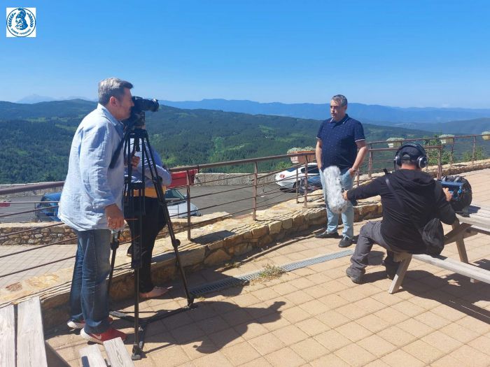 Ντοκιμαντέρ του Hellenic tv στο δάσος της Σκιρίτιδας | Τζιούμης: «Θέλουμε ισχυρούς δεσμούς με την Ομογένεια»!
