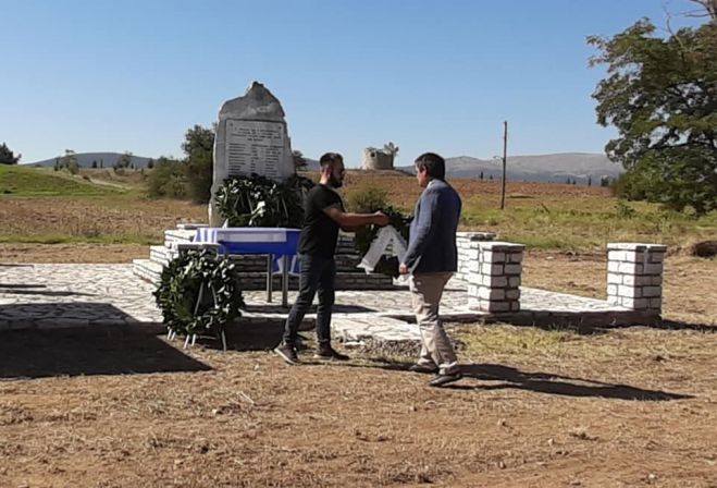 Στεφάνι από τον ΣΥΡΙΖΑ Αρκαδίας για τους Έλληνες πατριώτες που εκτελέστηκαν στα Αλώνια Αλέας