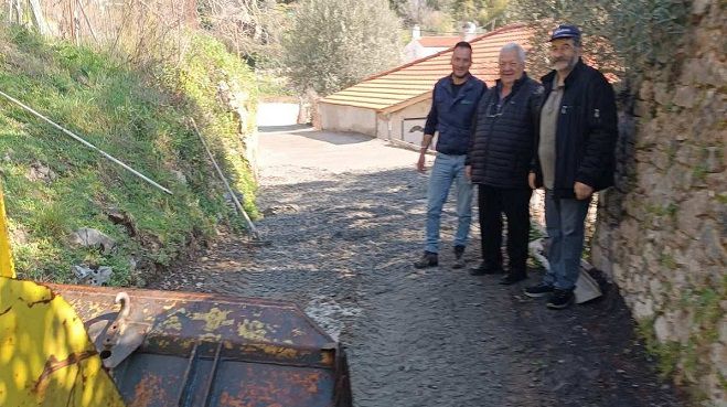 &Nu;έ&alpha; ό&psi;&eta; &sigma;&tau;&eta; &Delta;ή&mu;&eta;&tau;&rho;&alpha; &mu;&epsilon; &omicron;&lambda;&omicron;&kappa;&lambda;&eta;&rho;&omega;&mu;έ&nu;&alpha; έ&rho;&gamma;&alpha; &omicron;&delta;&omicron;&pi;&omicron;&iota;ί&alpha;&sigmaf; &alpha;&pi;ό &tau;&omicron;&nu; &Delta;ή&mu;&omicron; &Gamma;&omicron;&rho;&tau;&upsilon;&nu;ί&alpha;&sigmaf; (&epsilon;&iota;&kappa;ό&nu;&epsilon;&sigmaf;)