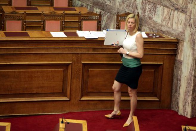 Η Ραχήλ Μακρή αποκάλυψε ότι έκανε ... γυμνή φωτογράφιση! (vd)