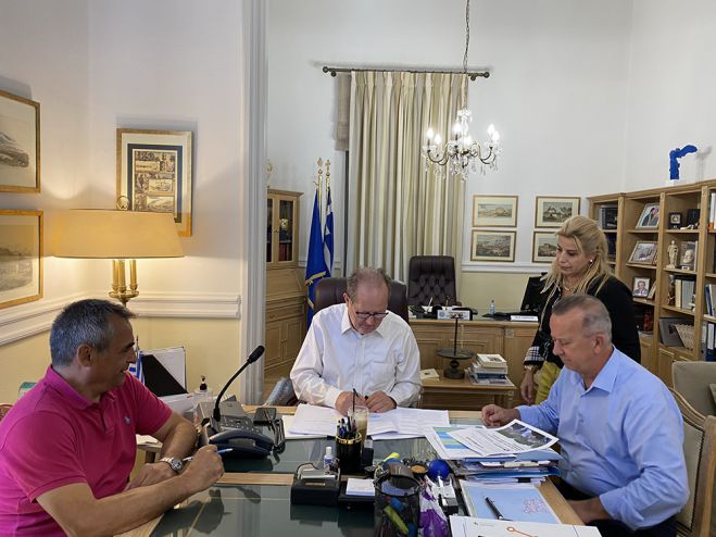 Νέος χλοοτάπητας στο γήπεδο Φιλικών | Υπογράφτηκε σύμβαση Περιφέρειας και Δήμου Τρίπολης