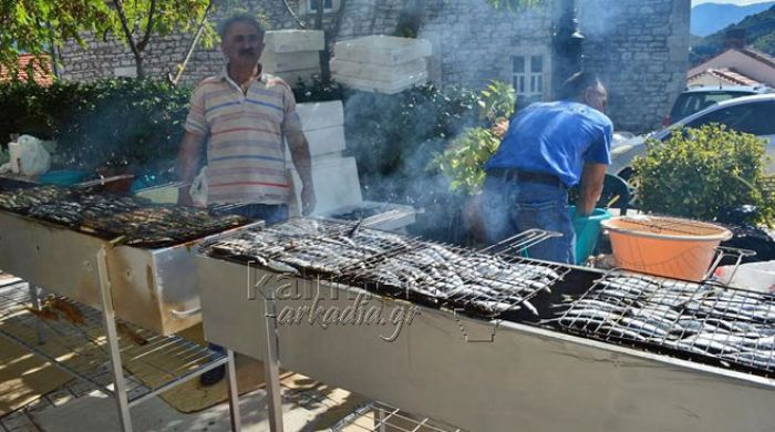 Γλέντι με ... ψητές σαρδέλες στην Πουρναριά Γορτυνίας (εικόνες)!