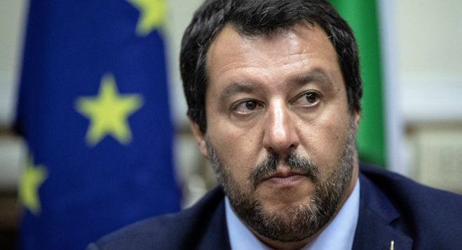 &Sigma;&alpha;&lambda;&beta;ί&nu;&iota;: &laquo;&Omicron;&iota; &Kappa;&iota;&nu;έ&zeta;&omicron;&iota; &kappa;&alpha;&tau;&alpha;&sigma;&kappa;&epsilon;ύ&alpha;&sigma;&alpha;&nu; &tau;&omicron;&nu; &iota;ό &sigma;&epsilon; &epsilon;&rho;&gamma;&alpha;&sigma;&tau;ή&rho;&iota;&omicron; &tau;&omicron; 2015&raquo; (vd)