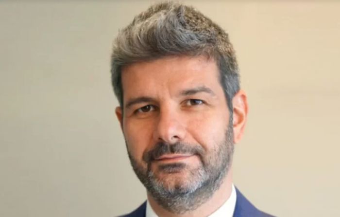 &Omicron; &Mu;&alpha;&rho;ί&nu;&omicron;&sigmaf; &Pi;. &Gamma;&iota;&alpha;&nu;&nu;ό&pi;&omicron;&upsilon;&lambda;&omicron;&sigmaf; &Delta;&iota;&epsilon;&upsilon;&theta;ύ&nu;&omega;&nu; &Sigma;ύ&mu;&beta;&omicron;&upsilon;&lambda;&omicron;&sigmaf; &sigma;&tau;&eta;&nu; &Epsilon;&lambda;&lambda;&eta;&nu;&iota;&kappa;ή &Epsilon;&tau;&alpha;&iota;&rho;&epsilon;ί&alpha; &Epsilon;&pi;&epsilon;&nu;&delta;ύ&sigma;&epsilon;&omega;&nu;