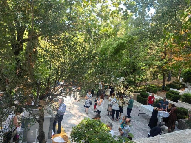 &Eta; &gamma;&iota;&omicron;&rho;&tau;ή &tau;&eta;&sigmaf; &Alpha;&gamma;ί&alpha;&sigmaf; &Epsilon;&iota;&rho;ή&nu;&eta;&sigmaf; &sigma;&tau;&omicron; &epsilon;&xi;&omega;&kappa;&lambda;ή&sigma;&iota; &tau;&omicron;&upsilon; &Alpha;&gamma;&iota;ά&nu;&nu;&eta; &tau;&omicron;&upsilon; &Psi;&eta;&lambda;&omicron;&nu;ό&mu;&omicron;&upsilon; (&epsilon;&iota;&kappa;ό&nu;&epsilon;&sigmaf;)