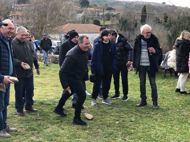&Mu;&epsilon; &alpha;&mu;ά&delta;&epsilon;&sigmaf; &gamma;&iota;ό&rho;&tau;&alpha;&sigma;&alpha;&nu; &tau;&iota;&sigmaf; &Alpha;&pi;&omicron;&kappa;&rho;&iota;έ&sigmaf; &sigma;&tau;&iota;&sigmaf; &Alpha;&rho;&alpha;&chi;&alpha;&mu;ί&tau;&epsilon;&sigmaf; (&epsilon;&iota;&kappa;ό&nu;&epsilon;&sigmaf;)