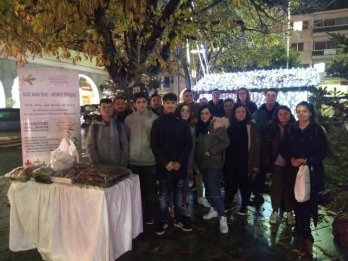 &Tau;&rho;ί&pi;&omicron;&lambda;&eta; | &Sigma;&tau;&omicron;&lambda;ί&sigma;&tau;&eta;&kappa;&epsilon; &tau;&omicron; &delta;έ&nu;&delta;&rho;&omicron; &tau;&eta;&sigmaf; &Epsilon;&pi;&alpha;&gamma;&gamma;&epsilon;&lambda;&mu;&alpha;&tau;&iota;&kappa;ή&sigmaf; &Sigma;&chi;&omicron;&lambda;ή&sigmaf; &Omicron;&Alpha;&Epsilon;&Delta; (&epsilon;&iota;&kappa;ό&nu;&epsilon;&sigmaf;)