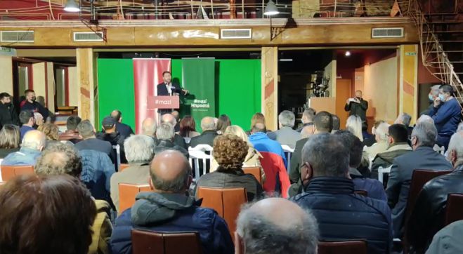 &Alpha;&nu;&delta;&rho;&omicron;&upsilon;&lambda;ά&kappa;&eta;&sigmaf; &alpha;&pi;ό &tau;&eta;&nu; &Tau;&rho;ί&pi;&omicron;&lambda;&eta;: "&Epsilon;&kappa;&lambda;&iota;&pi;&alpha;&rho;ώ &nu;&alpha; &epsilon;&mu;&beta;&omicron;&lambda;&iota;&alpha;&sigma;&tau;&omicron;ύ&nu; ό&lambda;&omicron;&iota;. &Tau;&omicron; &Pi;&Alpha;&Sigma;&Omicron;&Kappa; &nu;&alpha; &gamma;ί&nu;&epsilon;&iota; &xi;&alpha;&nu;ά &pi;&rho;&omega;&tau;&alpha;&gamma;&omega;&nu;&iota;&sigma;&tau;ή&sigmaf;" (vd)