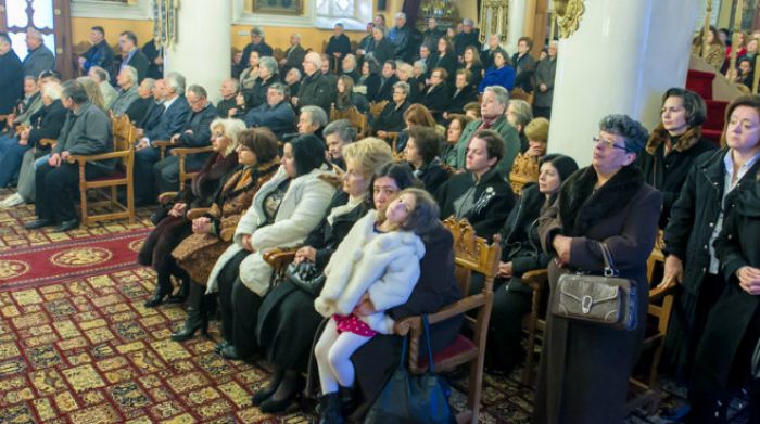 + &Kappa;&upsilon;&rho;&iota;&alpha;&kappa;ή &tau;ῆ&sigmaf; &Tau;&upsilon;&rho;&omicron;&phi;ά&gamma;&omicron;&upsilon; &sigma;&tau;&eta;&nu; &Tau;&rho;ί&pi;&omicron;&lambda;&eta; (&epsilon;&iota;&kappa;ό&nu;&epsilon;&sigmaf;)