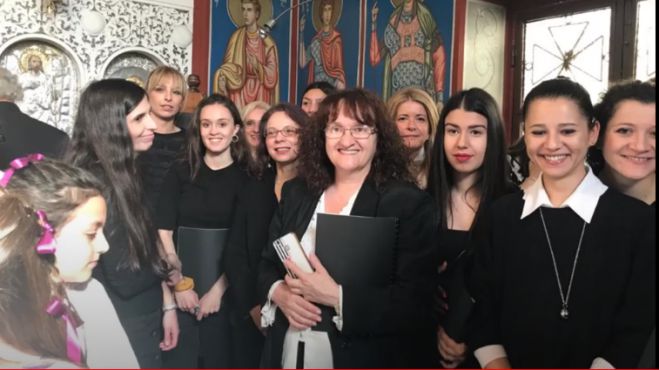 2019 | Η περιφορά του Επιταφίου στον Αγιώργη - Ψάλει το γυναικείο τμήμα της Χορωδίας &quot;Ορφέας&quot; (vd)
