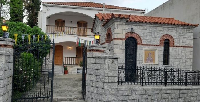 &Tau;&rho;ί&pi;&omicron;&lambda;&eta; | &Gamma;&iota;&omicron;&rho;&tau;ά&zeta;&epsilon;&iota; &tau;&omicron; &Mu;&epsilon;&tau;ό&chi;&iota; &tau;&eta;&sigmaf; &Iota;&epsilon;&rho;ά&sigmaf; &Mu;&omicron;&nu;ή&sigmaf; &Mu;&alpha;&lambda;&epsilon;&beta;ή&sigmaf;