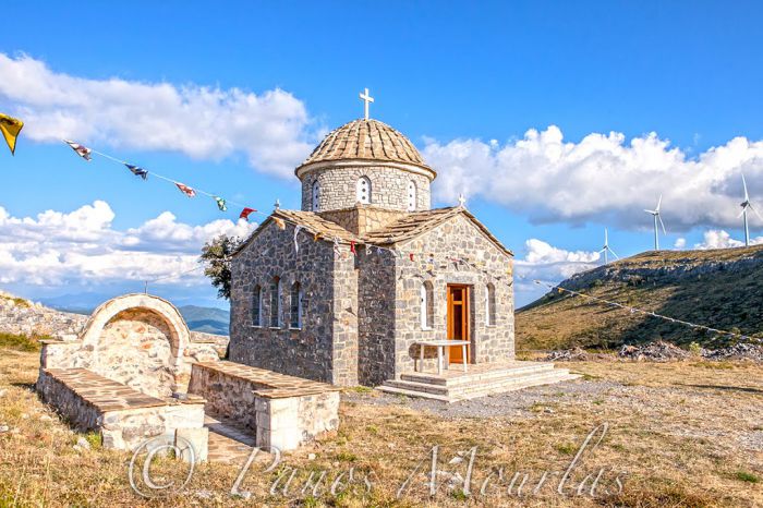 Πανηγυρίζει η Ενορία Πάπαρι στο Ιερό Εξωκκλήσι των Αγίων Θεοδώρων