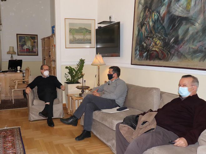 &Sigma;&upsilon;&nu;ά&nu;&tau;&eta;&sigma;&eta; &Nu;ί&kappa;&alpha; - &Kappa;&alpha;&mu;&pi;ύ&lambda;&eta; &gamma;&iota;&alpha; &tau;&omicron; &sigma;&omicron;&beta;&alpha;&rho;ό &omicron;&iota;&kappa;&omicron;&nu;&omicron;&mu;&iota;&kappa;ό &theta;έ&mu;&alpha; &mu;&epsilon; &tau;&omicron; έ&rho;&gamma;&omicron; &kappa;&alpha;&tau;&alpha;&sigma;&kappa;&epsilon;&upsilon;ή&sigmaf; &tau;&omicron;&upsilon; &lambda;&iota;&mu;&alpha;&nu;&iota;&omicron;ύ &sigma;&tau;&omicron; &Pi;&alpha;&rho;ά&lambda;&iota;&omicron; &Alpha;&sigma;&tau;&rho;&omicron;&sigmaf;