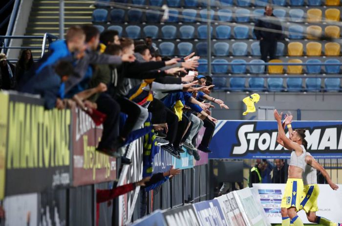 &Eta; &Pi;&Alpha;&Epsilon; &Alpha;&sigma;&tau;έ&rho;&alpha;&sigmaf; ... &alpha;&pi;&omicron;&theta;&epsilon;ώ&nu;&epsilon;&iota; &tau;&omicron;&upsilon;&sigmaf; &phi;&iota;&lambda;ά&theta;&lambda;&omicron;&upsilon;&sigmaf; &tau;&eta;&sigmaf; &omicron;&mu;ά&delta;&alpha;&sigmaf;!