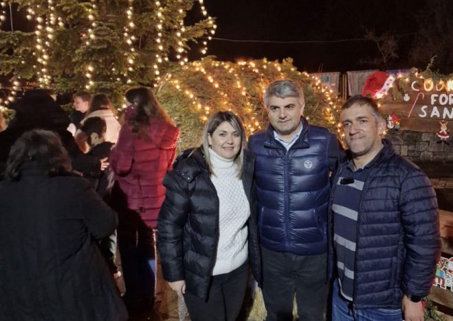 &Phi;&omega;&tau;&alpha;&gamma;&omega;&gamma;ή&theta;&eta;&kappa;&epsilon; &tau;&omicron; &Chi;&rho;&iota;&sigma;&tau;&omicron;&upsilon;&gamma;&epsilon;&nu;&nu;&iota;ά&tau;&iota;&kappa;&omicron; &Delta;έ&nu;&delta;&rho;&omicron; &sigma;&tau;&eta; &Beta;&lambda;&alpha;&chi;έ&rho;&nu;&alpha; (&epsilon;&iota;&kappa;ό&nu;&epsilon;&sigmaf;)