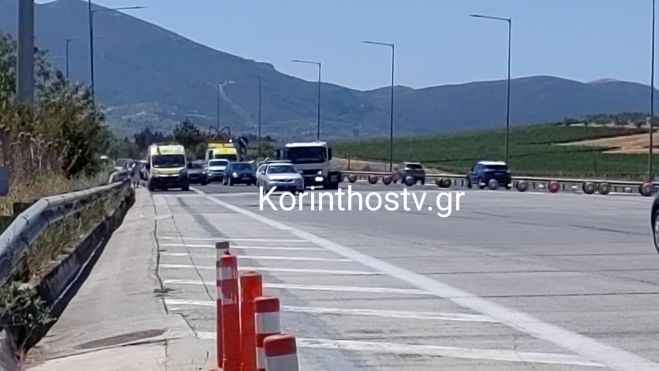 Καραμπόλα τεσσάρων οχημάτων στην Ε.Ο Κορίνθου – Τριπόλεως, στα διόδια Σπαθοβουνίου (vd)