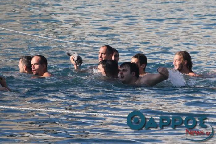 Το «ευτράπελο» με το περιστέρι στον Αγιασμό της Καλαμάτας!