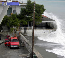 Νέες καταστροφές στο Λεωνίδιο απ’ την οργή της θάλασσας!