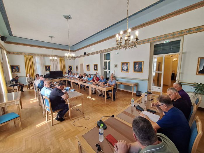 H &epsilon;&iota;&kappa;ό&nu;&alpha; &pi;&rho;&omicron;&epsilon;&tau;&omicron;&iota;&mu;&alpha;&sigma;ί&alpha;&sigmaf; &tau;&eta;&sigmaf; &Alpha;&rho;&kappa;&alpha;&delta;ί&alpha;&sigmaf; &gamma;&iota;&alpha; &tau;&eta;&nu; &alpha;&nu;&tau;&iota;&pi;&lambda;&eta;&mu;&mu;&upsilon;&rho;&iota;&kappa;ή &pi;&rho;&omicron;&sigma;&tau;&alpha;&sigma;ί&alpha; &pi;&alpha;&rho;&omicron;&upsilon;&sigma;&iota;ά&sigma;&tau;&eta;&kappa;&epsilon; &sigma;&tau;&omicron; &Sigma;&upsilon;&nu;&tau;&omicron;&nu;&iota;&sigma;&tau;&iota;&kappa;ό Ό&rho;&gamma;&alpha;&nu;&omicron; &Pi;&omicron;&lambda;&iota;&tau;&iota;&kappa;ή&sigmaf; &Pi;&rho;&omicron;&sigma;&tau;&alpha;&sigma;ί&alpha;&sigmaf;