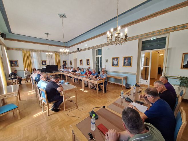 H &epsilon;&iota;&kappa;ό&nu;&alpha; &pi;&rho;&omicron;&epsilon;&tau;&omicron;&iota;&mu;&alpha;&sigma;ί&alpha;&sigmaf; &tau;&eta;&sigmaf; &Alpha;&rho;&kappa;&alpha;&delta;ί&alpha;&sigmaf; &gamma;&iota;&alpha; &tau;&eta;&nu; &alpha;&nu;&tau;&iota;&pi;&lambda;&eta;&mu;&mu;&upsilon;&rho;&iota;&kappa;ή &pi;&rho;&omicron;&sigma;&tau;&alpha;&sigma;ί&alpha; &pi;&alpha;&rho;&omicron;&upsilon;&sigma;&iota;ά&sigma;&tau;&eta;&kappa;&epsilon; &sigma;&tau;&omicron; &Sigma;&upsilon;&nu;&tau;&omicron;&nu;&iota;&sigma;&tau;&iota;&kappa;ό Ό&rho;&gamma;&alpha;&nu;&omicron; &Pi;&omicron;&lambda;&iota;&tau;&iota;&kappa;ή&sigmaf; &Pi;&rho;&omicron;&sigma;&tau;&alpha;&sigma;ί&alpha;&sigmaf;
