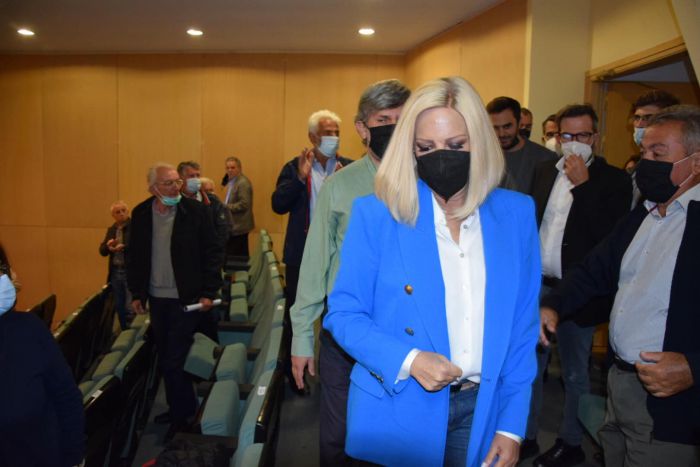 &Eta; &Phi;ώ&tau;&eta; &Gamma;&epsilon;&nu;&nu;&eta;&mu;&alpha;&tau;ά &sigma;&tau;&eta;&nu; &Tau;&rho;ί&pi;&omicron;&lambda;&eta; (&epsilon;&iota;&kappa;ό&nu;&epsilon;&sigmaf; - &beta;ί&nu;&tau;&epsilon;&omicron;)